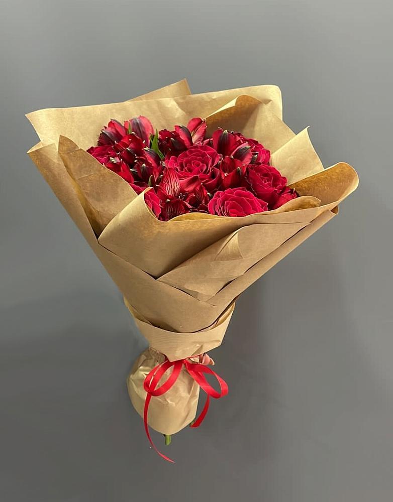 Букет цветов из: Альстромерии и Розы в Заречном Пензенской области