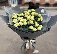 Букет Белые кустовые розы Солинеро в Заречном Пензенской области