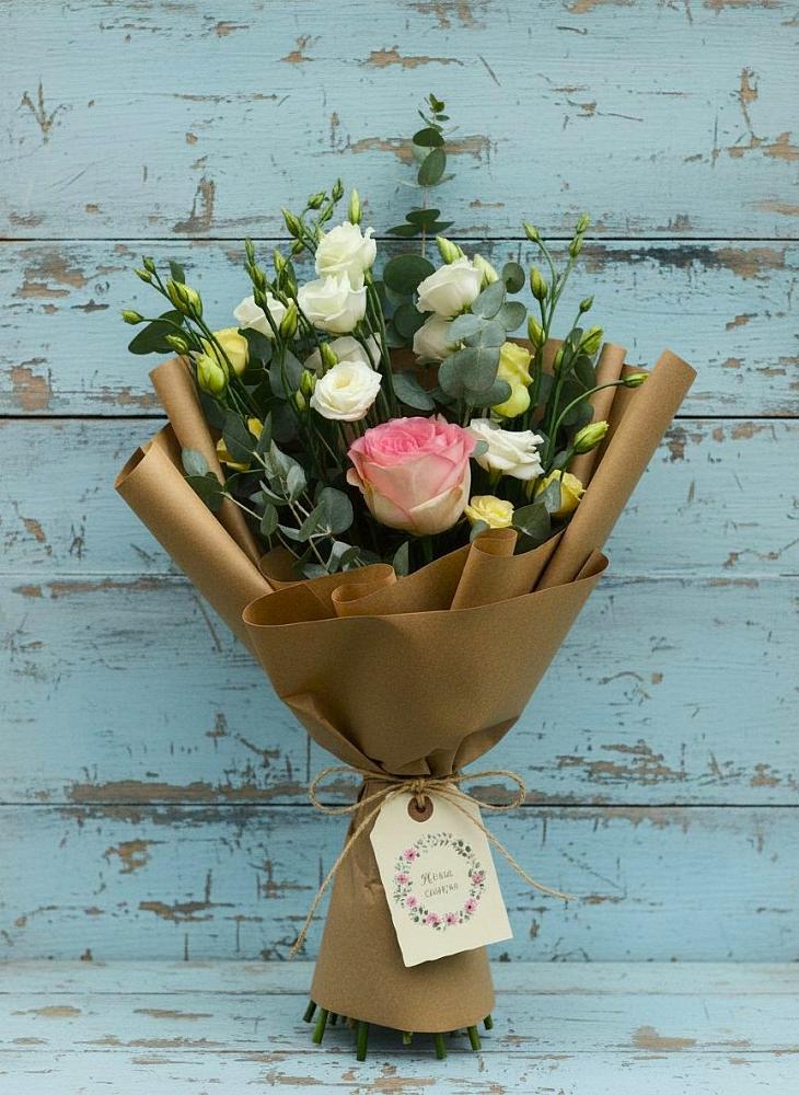 Букет цветов из: Розы и Лизиантусы в Заречном Пензенской области