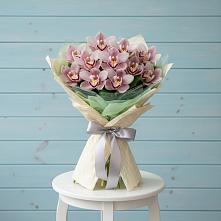 Букет цветов из:  Орхидеи и Розы в Заречном Пензенской области