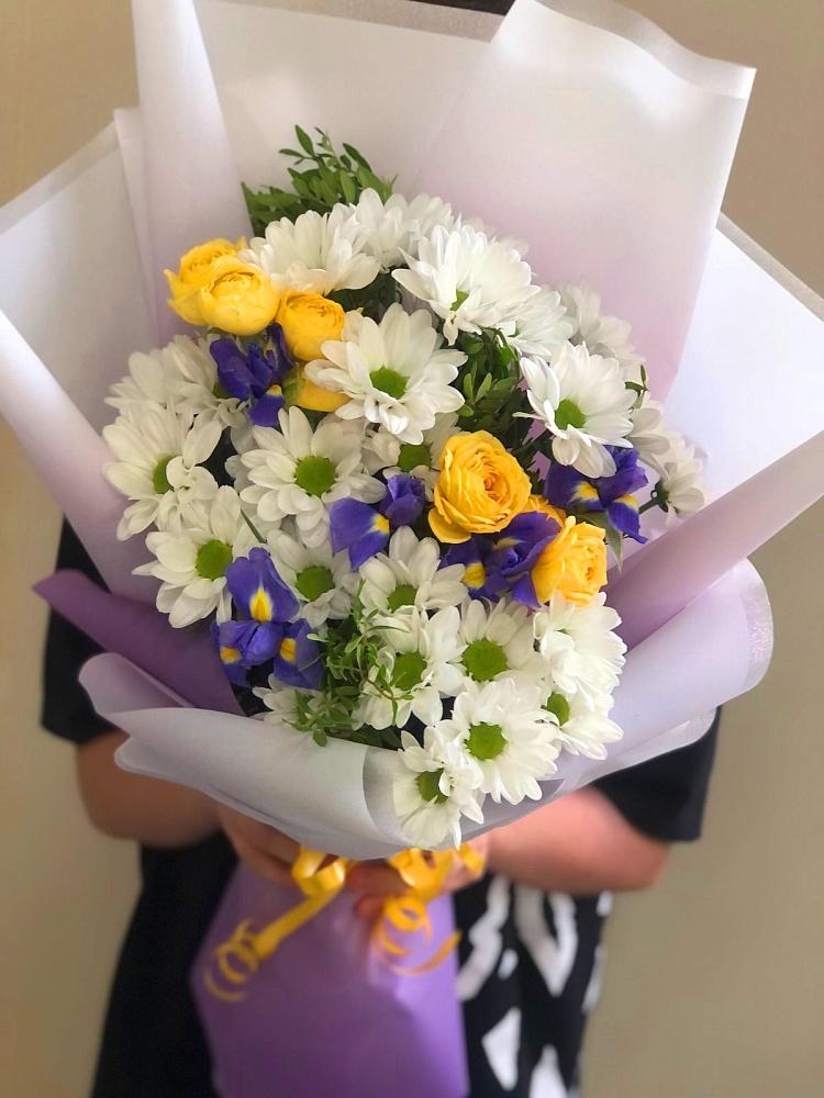 Букет цветов из: Ирисы, Хризантемы и Розы в Заречном Пензенской области