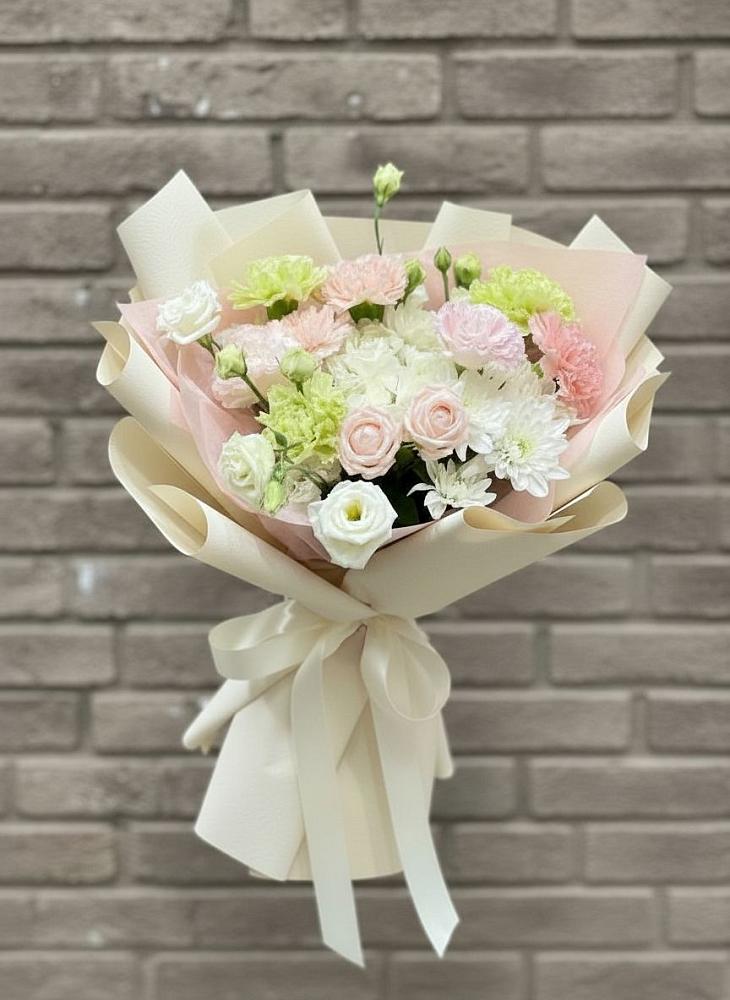 Букет цветов из: Гвоздики, Розы, Лизиантусы и Хризантемы в Заречном Пензенской области