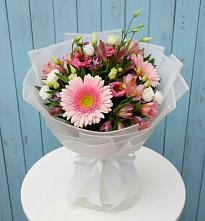 Букет цветов из:  Герберы, Альстромерии и Лизиантусы в Заречном Пензенской области