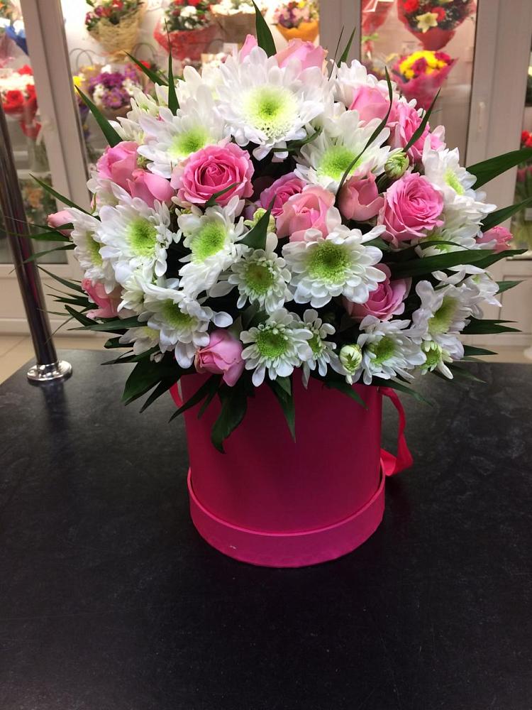 Цветочная композиция из Розы и Хризантемы в шляпной коробке в Заречном Пензенской области