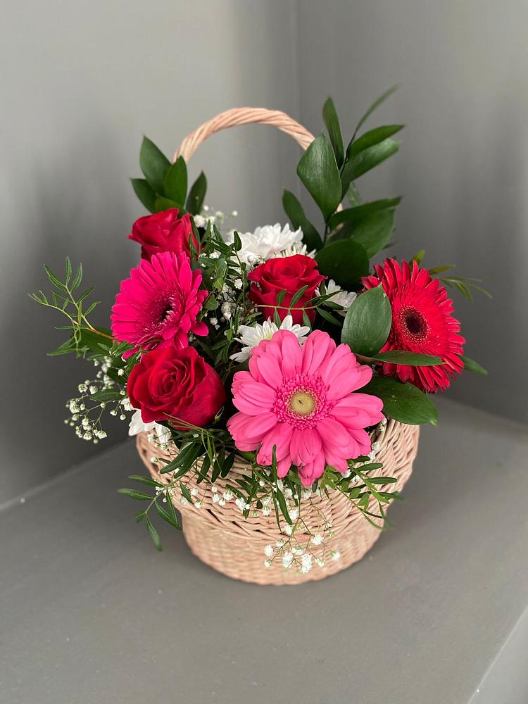 Цветочная композиция из Розы, Хризантемы и Герберы в корзине в Заречном Пензенской области