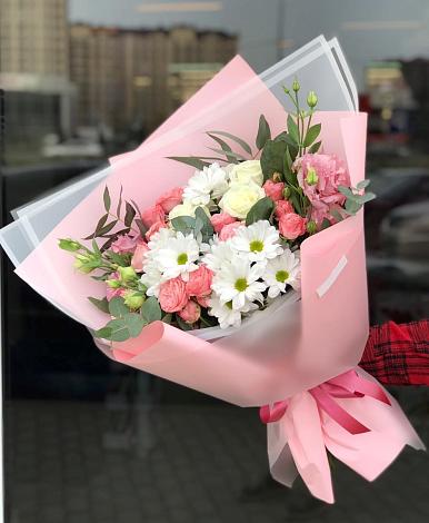 Букет цветов из: Розы, Лизиантусы и Хризантемы в Заречном Пензенской области