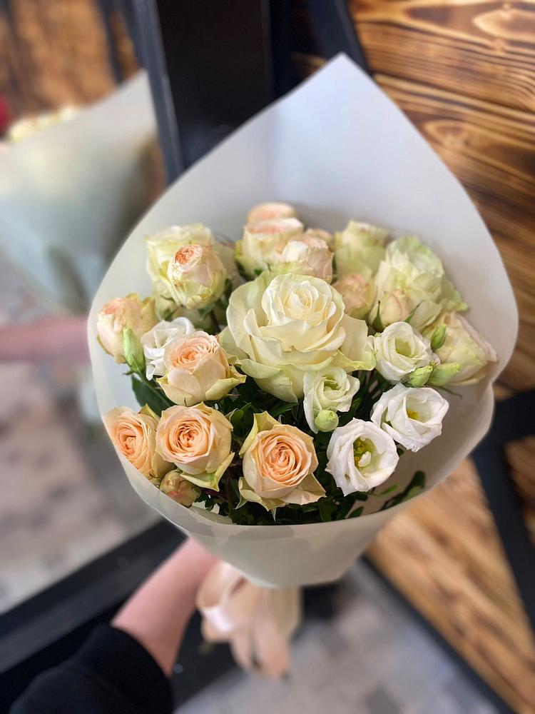 Букет цветов из: Розы и Лизиантусы в Заречном Пензенской области